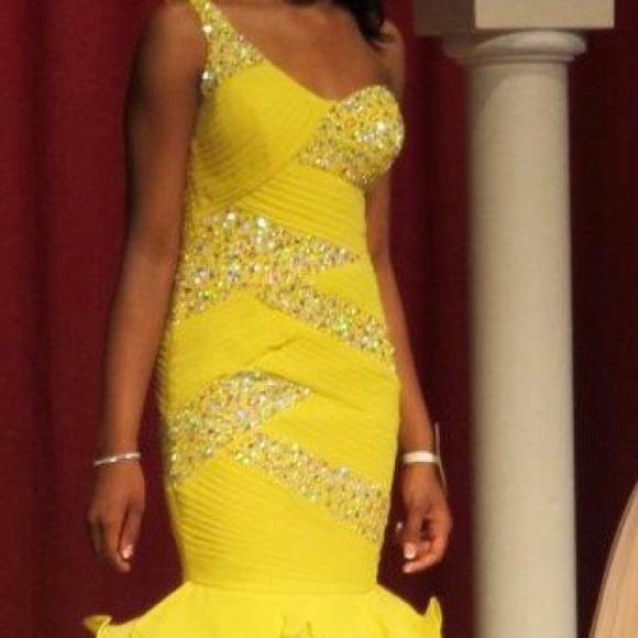 Yellow Tony Bowls pageant dress - Picture 2 of 2